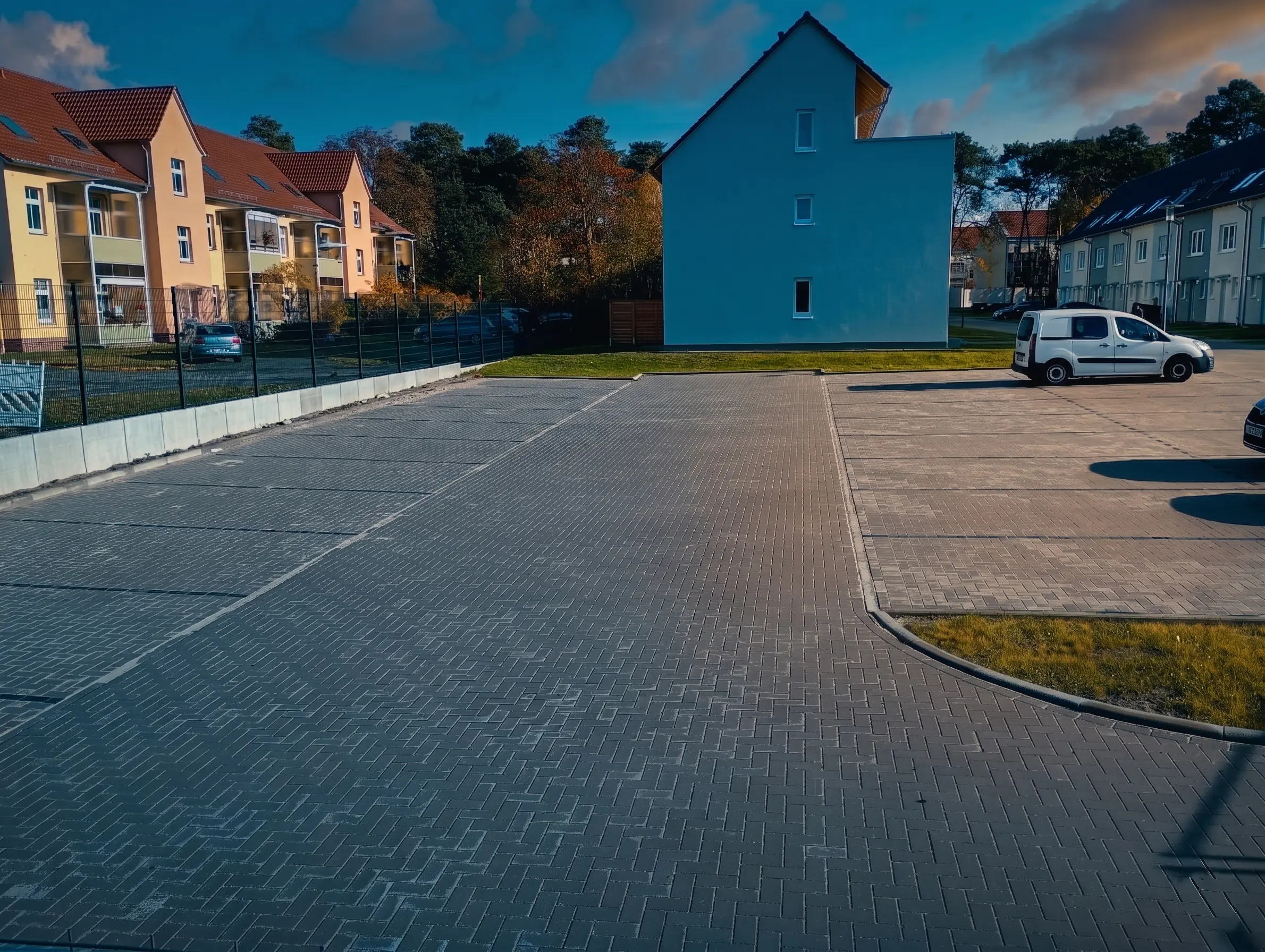 Gepflasterte Verkehrsfläche im Fontaneviertel